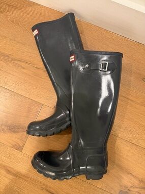 Hunter Gray High Gloss Tall Rain Boots - size 6